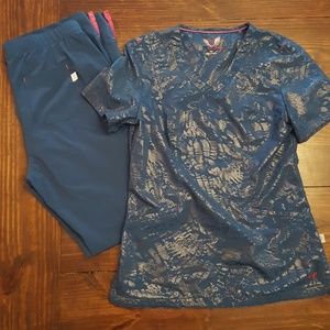 SCRUBS Smitten size small top and bottom